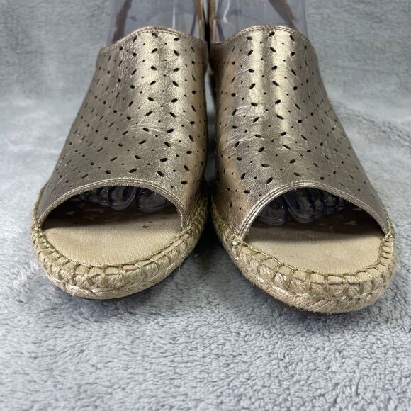 Clarks Artisan Sandal Wedges Women's 11 Metallic Gold Strap Woven Heel Petrina - Picture 7 of 12
